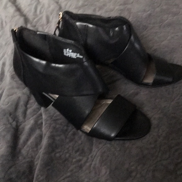 Black size 6 heels - Picture 4 of 7